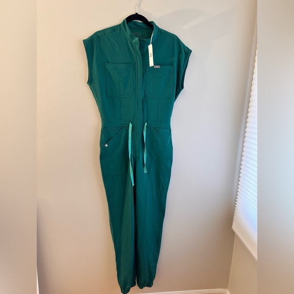 FIGS Women’s Green Blue Rafaela Cargo Scrub Jumpsuit (Limited Edition) Size XS - Picture 2 of 10